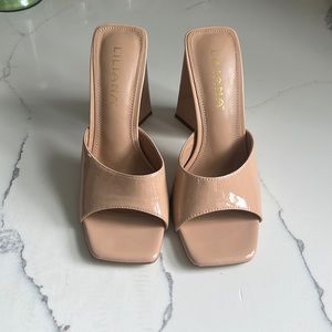 Super cute beige chunky heels